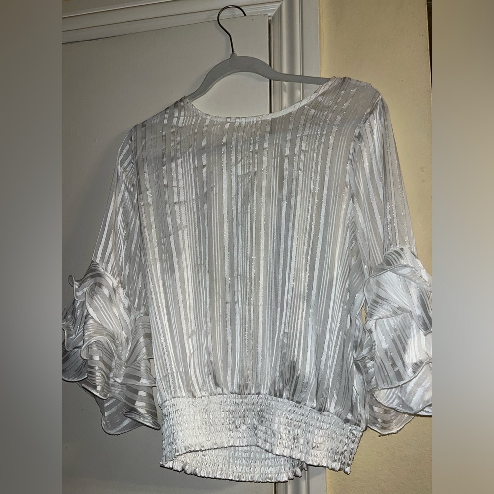 White ruffle sleeve arms